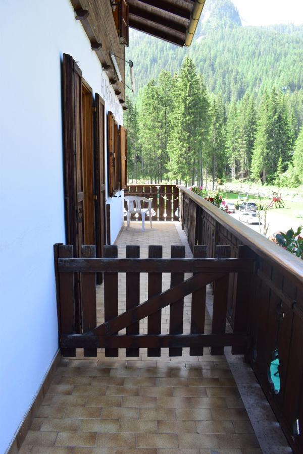 Garni Monika Bed and Breakfast Canazei Eksteriør billede