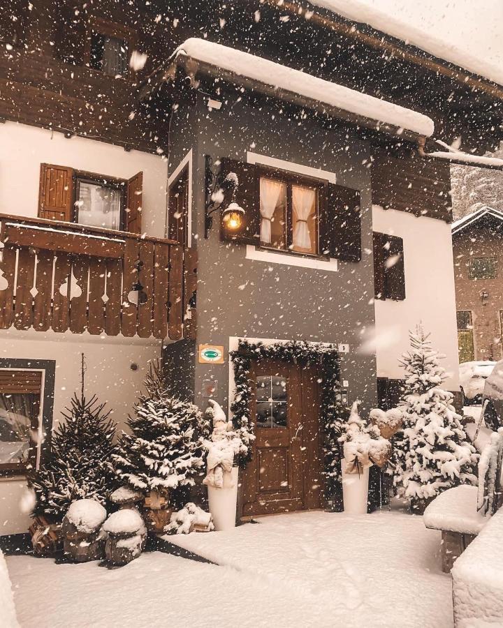 Garni Monika Bed and Breakfast Canazei Eksteriør billede