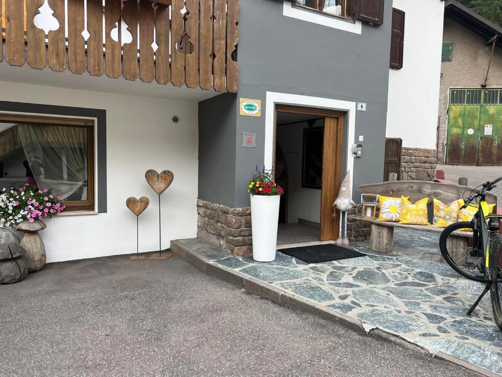 Garni Monika Bed and Breakfast Canazei Eksteriør billede