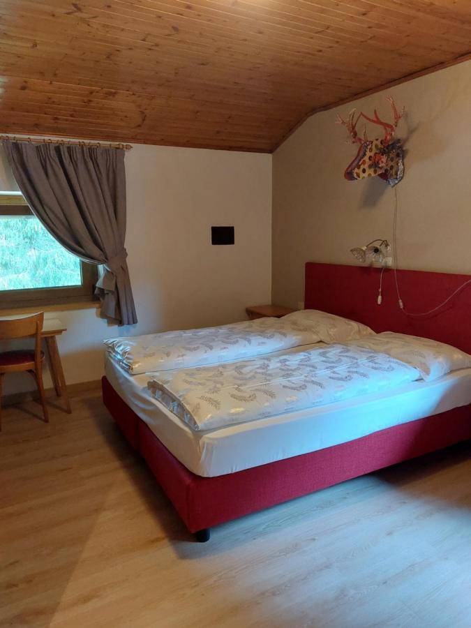 Garni Monika Bed and Breakfast Canazei Eksteriør billede