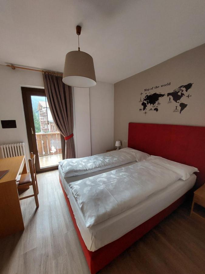 Garni Monika Bed and Breakfast Canazei Eksteriør billede
