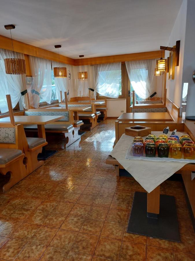 Garni Monika Bed and Breakfast Canazei Eksteriør billede