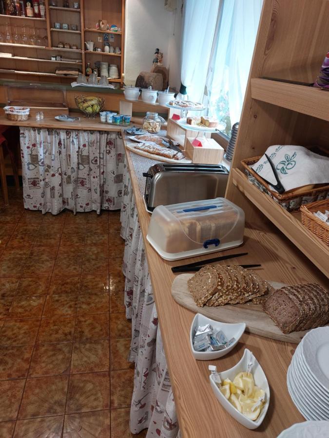 Garni Monika Bed and Breakfast Canazei Eksteriør billede