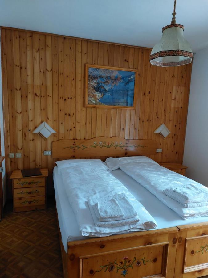 Garni Monika Bed and Breakfast Canazei Eksteriør billede