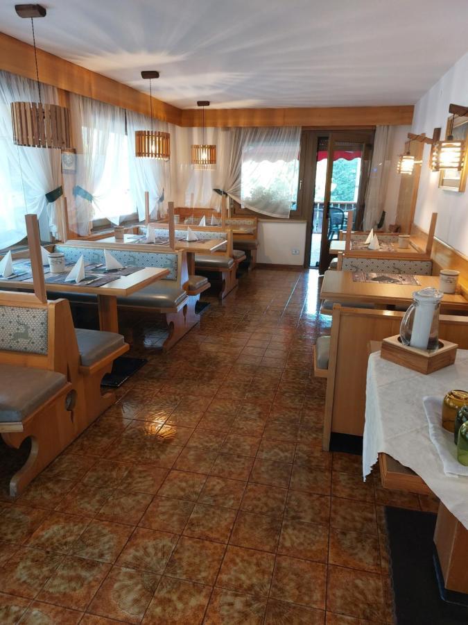 Garni Monika Bed and Breakfast Canazei Eksteriør billede