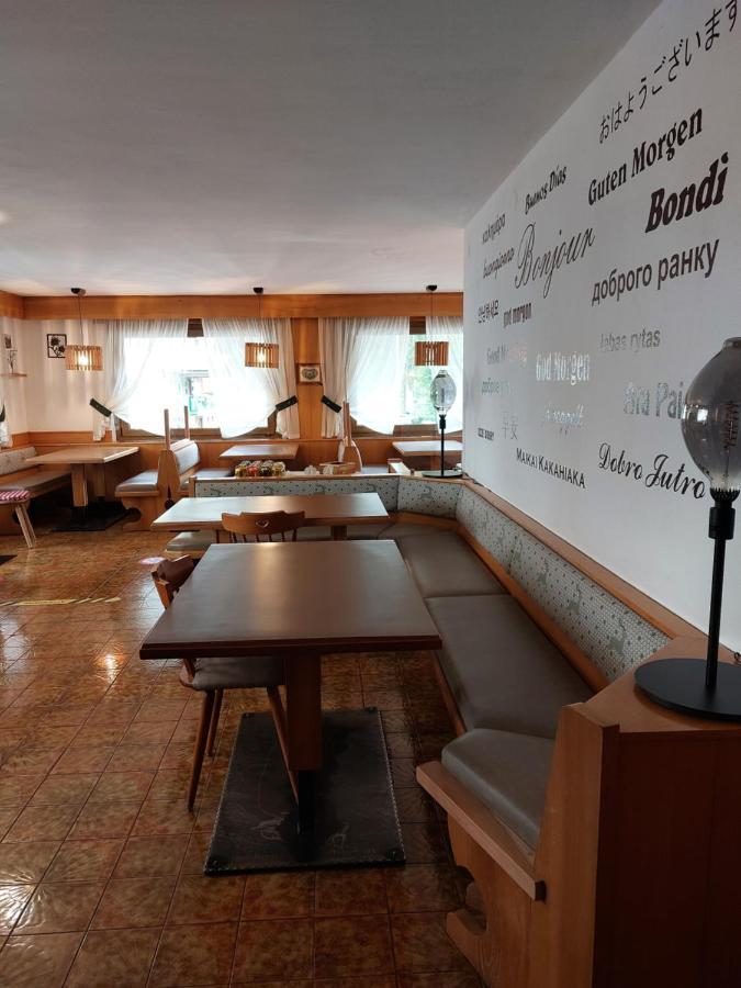 Garni Monika Bed and Breakfast Canazei Eksteriør billede