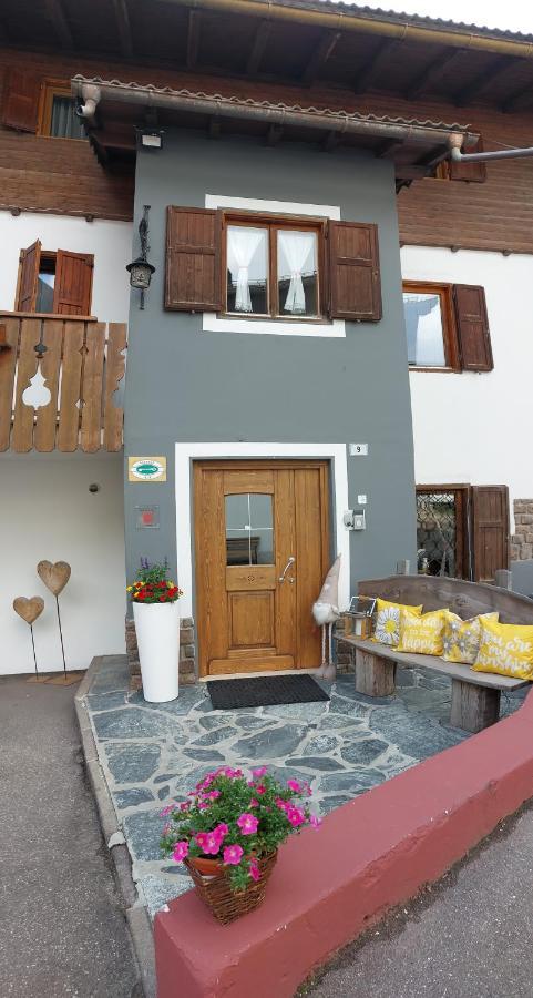 Garni Monika Bed and Breakfast Canazei Eksteriør billede