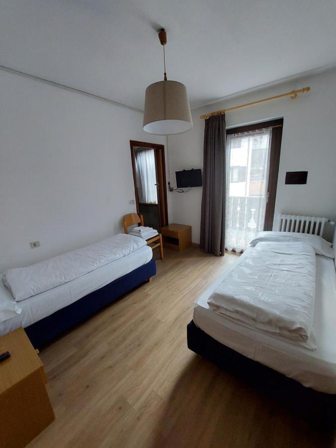 Garni Monika Bed and Breakfast Canazei Eksteriør billede