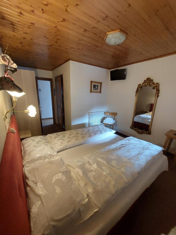Garni Monika Bed and Breakfast Canazei Eksteriør billede