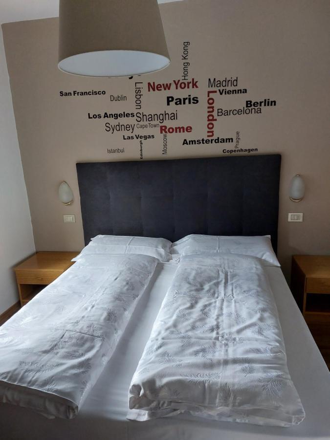 Garni Monika Bed and Breakfast Canazei Eksteriør billede