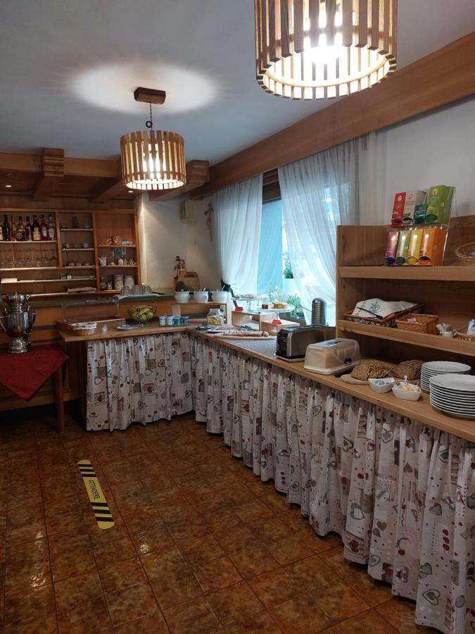 Garni Monika Bed and Breakfast Canazei Eksteriør billede
