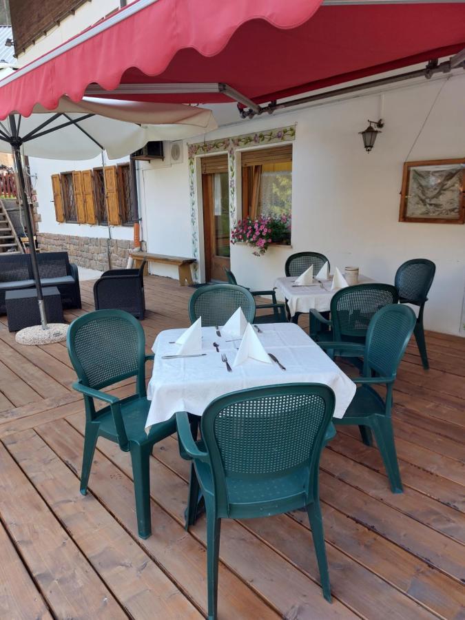 Garni Monika Bed and Breakfast Canazei Eksteriør billede
