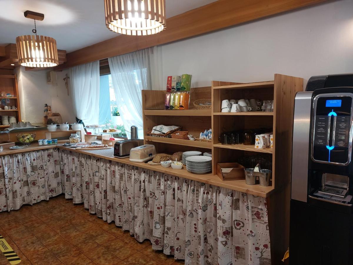 Garni Monika Bed and Breakfast Canazei Eksteriør billede