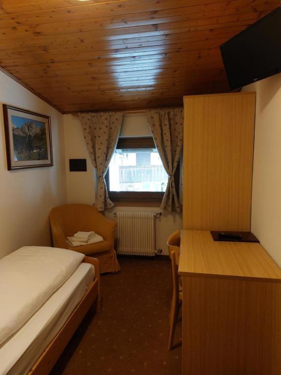 Garni Monika Bed and Breakfast Canazei Eksteriør billede