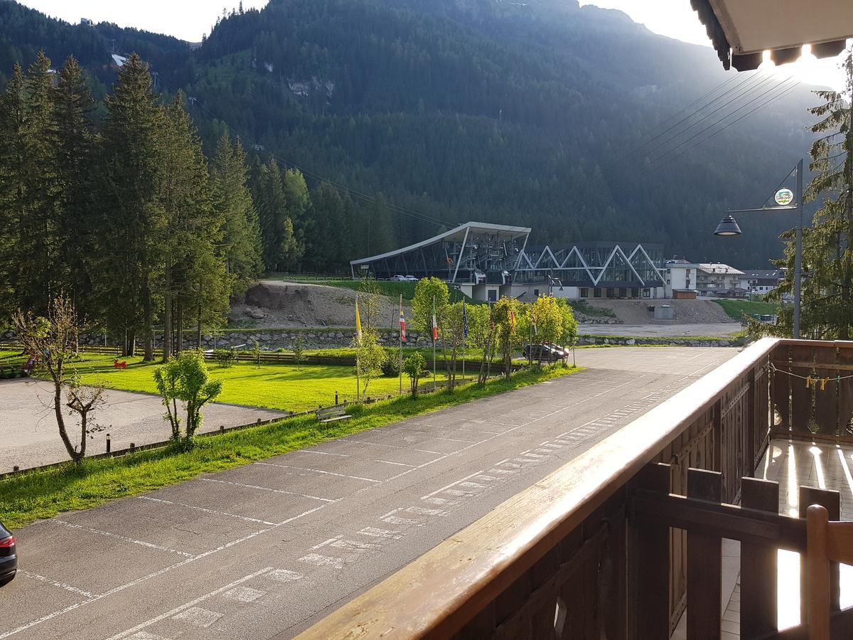 Garni Monika Bed and Breakfast Canazei Eksteriør billede