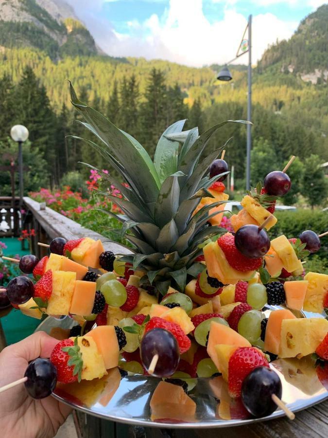 Garni Monika Bed and Breakfast Canazei Eksteriør billede
