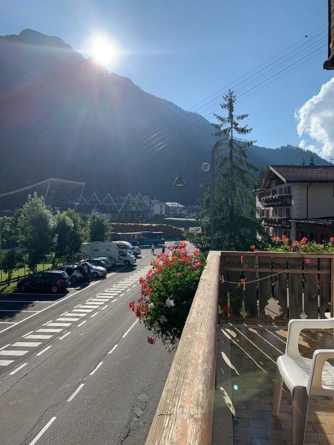 Garni Monika Bed and Breakfast Canazei Eksteriør billede