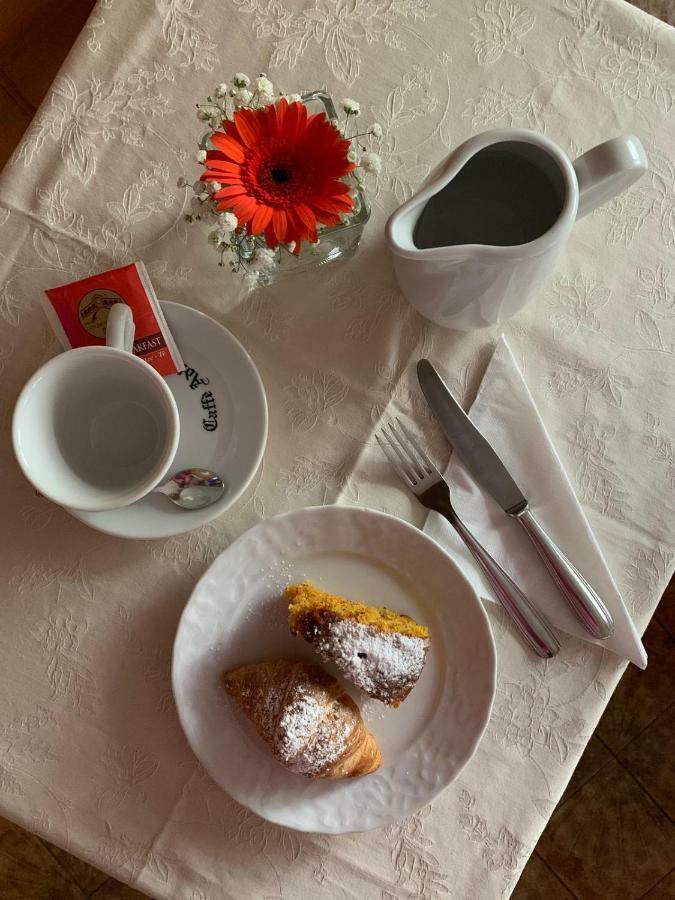 Garni Monika Bed and Breakfast Canazei Eksteriør billede