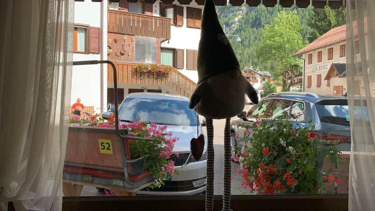 Garni Monika Bed and Breakfast Canazei Eksteriør billede